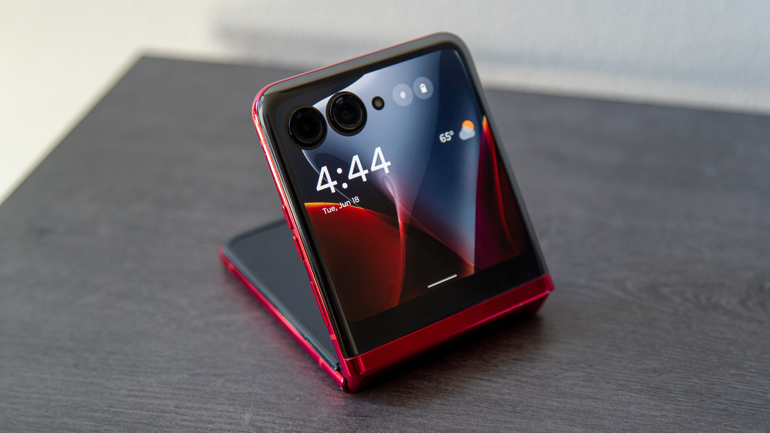 Sleva až 75 % na Motorola Razr Plus (2023) v Best Buy!