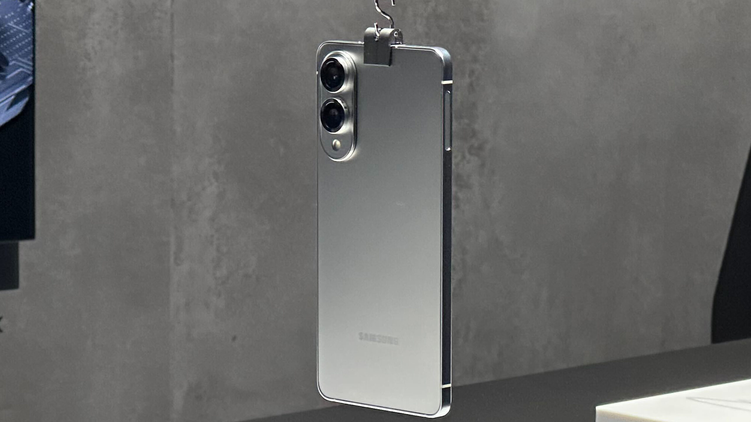 Sleva až 800 $ na Galaxy S25 Edge s předobjednávkou