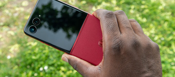 Startuje Motorola Razr Ultra 2025: recenze a srovnání fotoaparátů