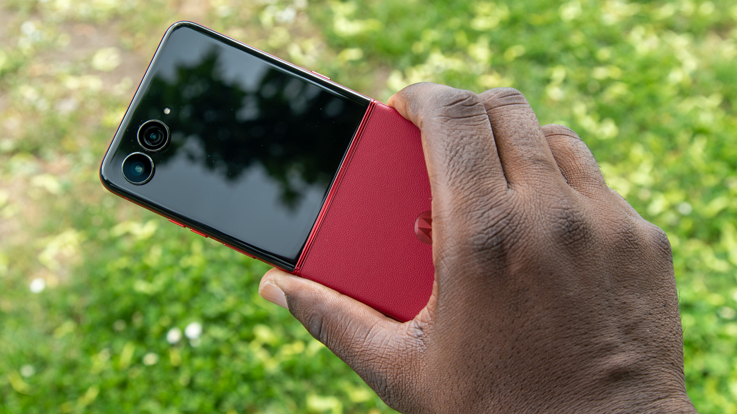 Startuje Motorola Razr Ultra 2025: recenze a srovnání fotoaparátů