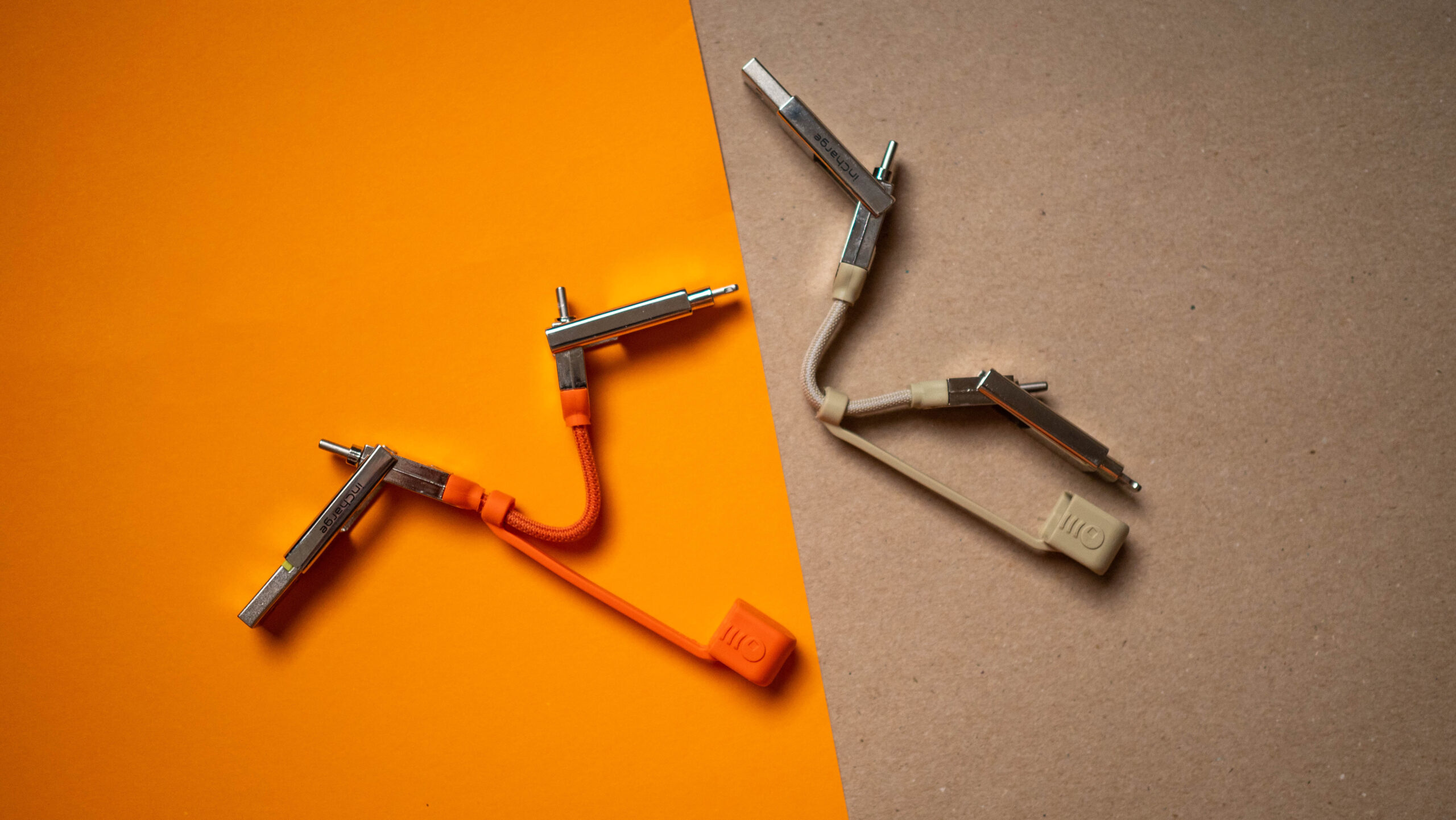 Univerzální klíčenka: USB-C, Lightning, USB-A, nabíjení 240W