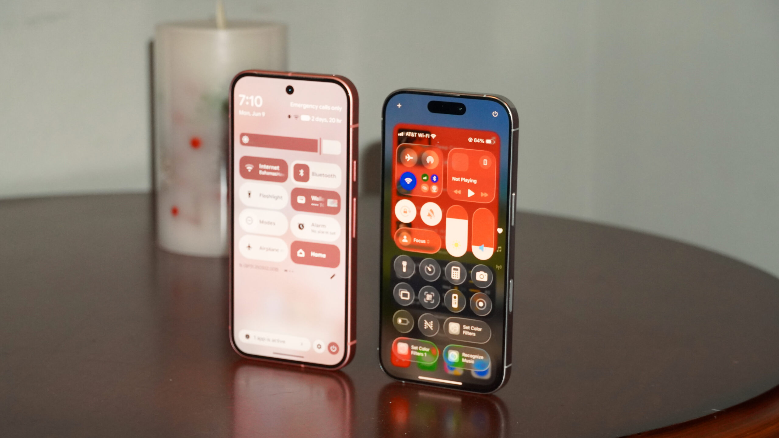 Android 16 vs. iOS 26: Kontrastní designové přístupy