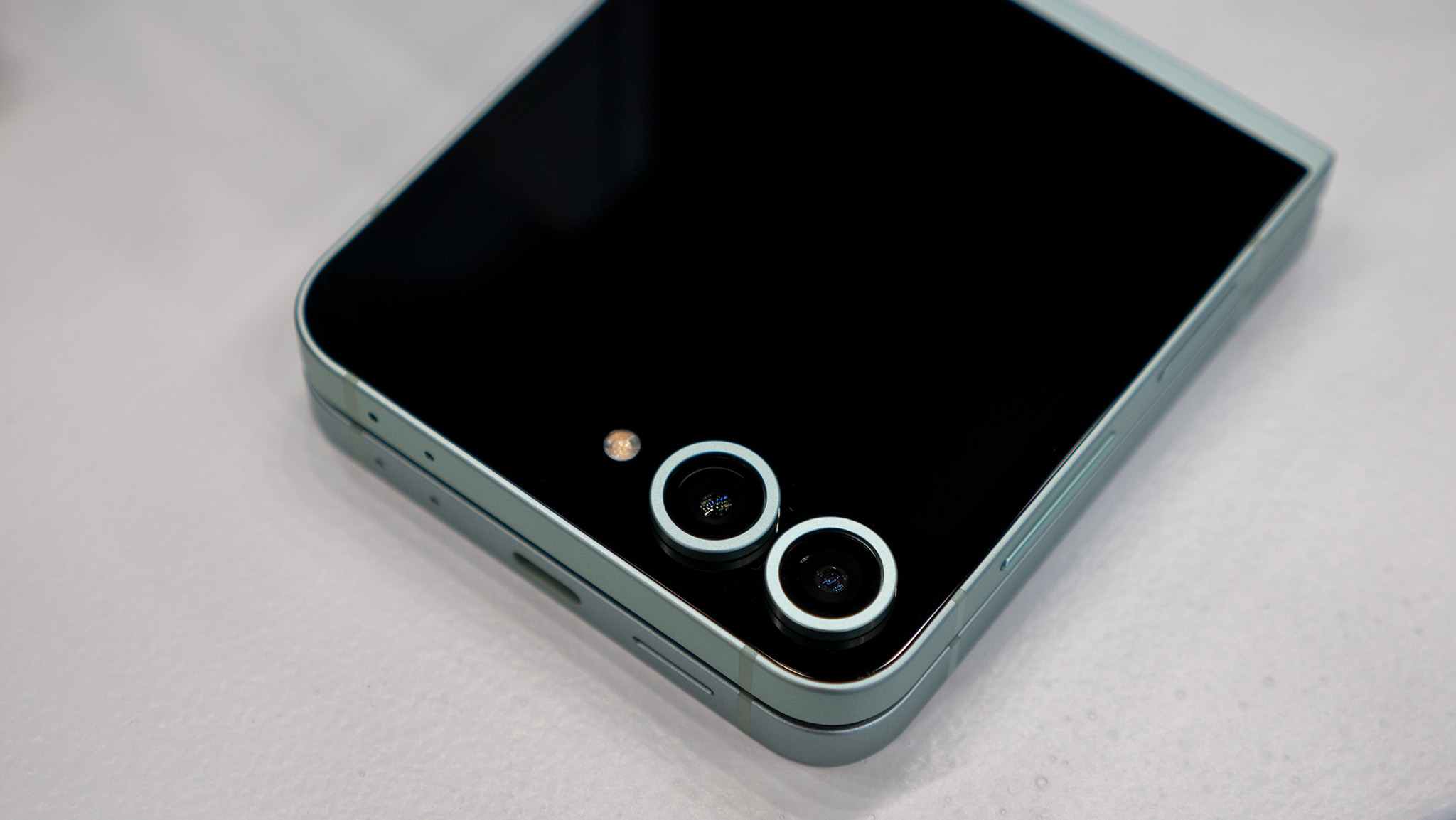 Čekat na Samsung Galaxy Z Flip 7? Vyplatí se to?