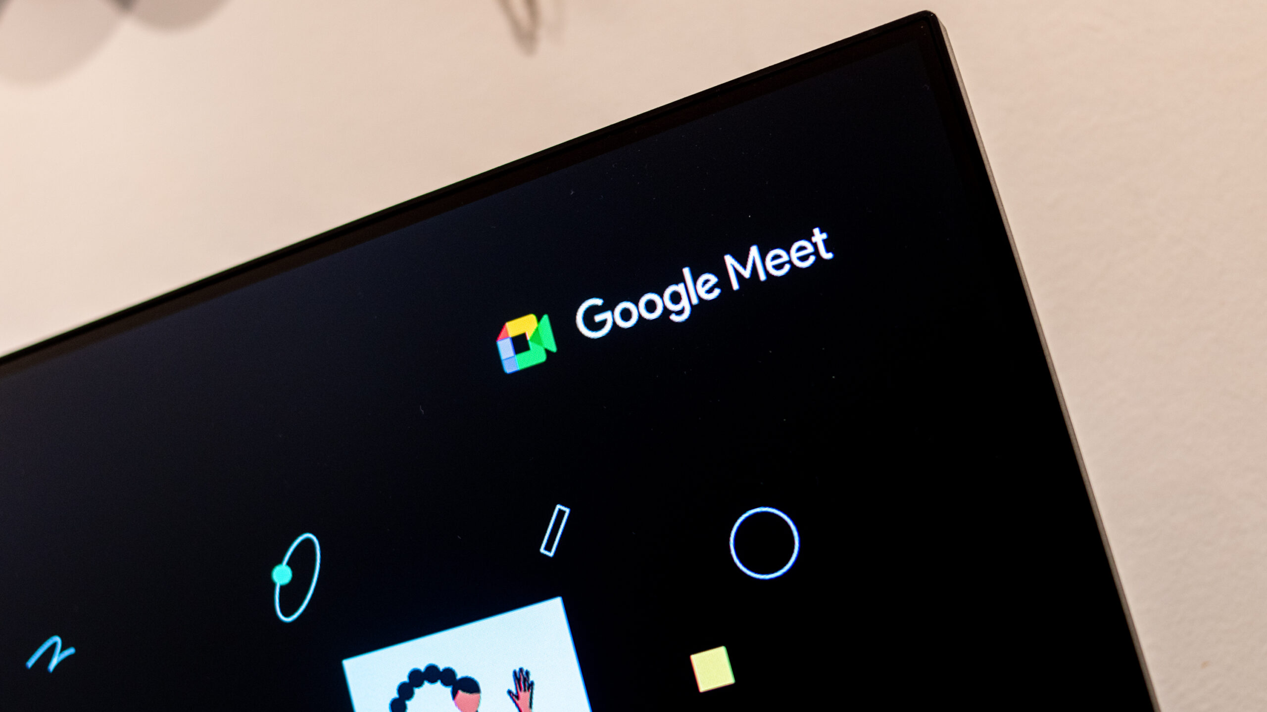 Google Meet: Sdílejte obsah přímo z externí kamery