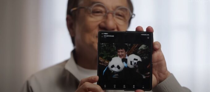 Jackie Chan na TikToku: Který skládací telefon používá?