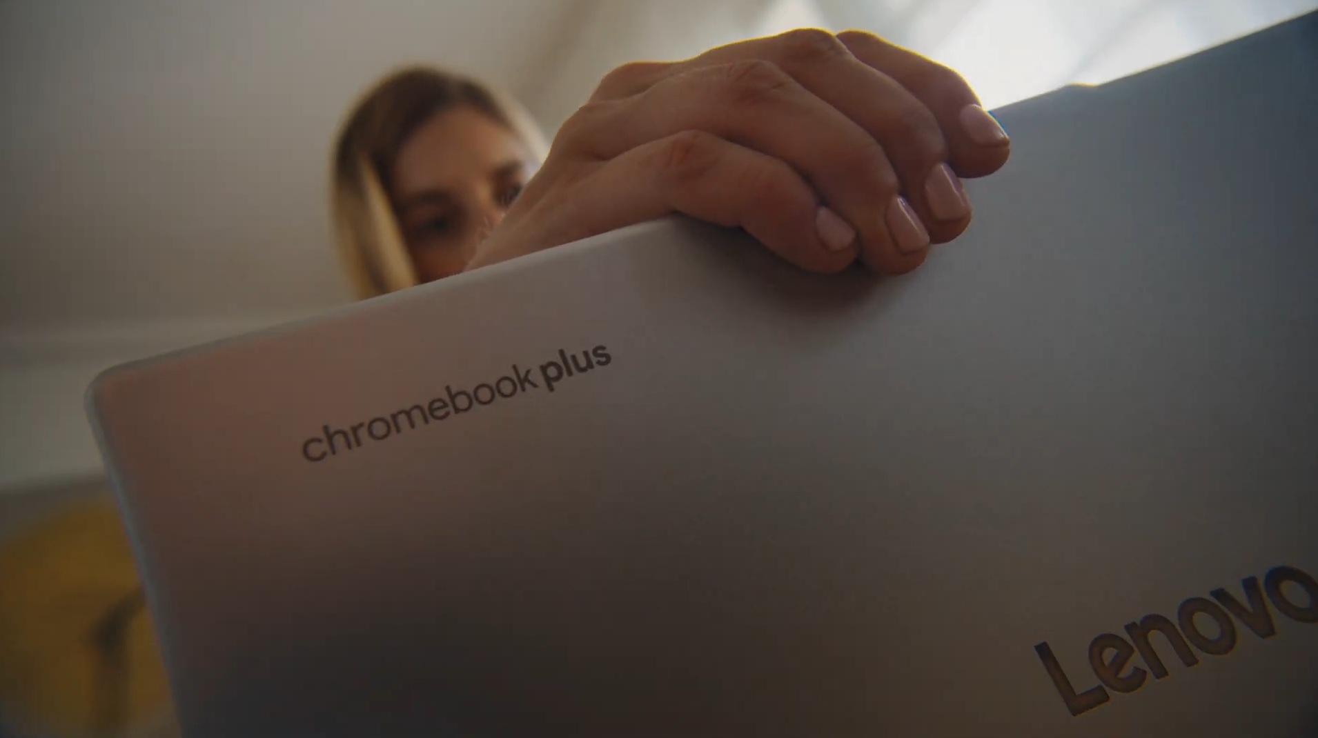 Lenovo Chromebook Plus 14: Hybridní AI síla pro tvůrce