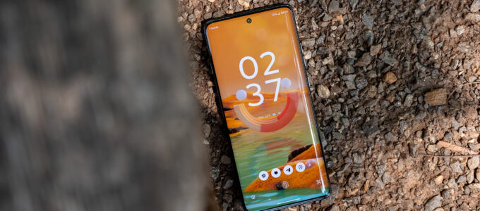 Motorola Edge 2025 vs. Samsung Galaxy S25: Který vybrat?