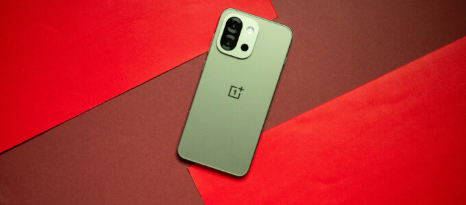 OnePlus 13s: Měsíční test ukázal nechtěný iPhone klon