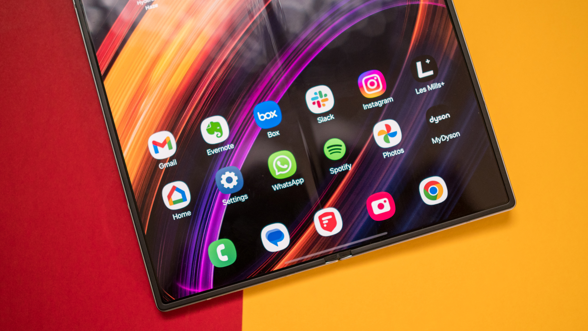 Samsung představí trojskládací telefon možná už v červenci