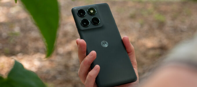 "Srovnání: Motorola Edge 2025 vs. Google Pixel 9a"