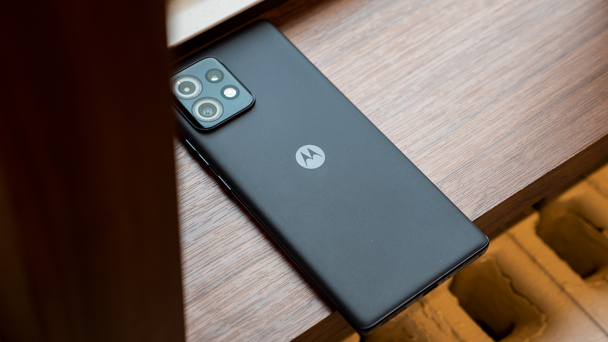 Telefon s úžasným designem nyní se slevou 50 % v Best Buy