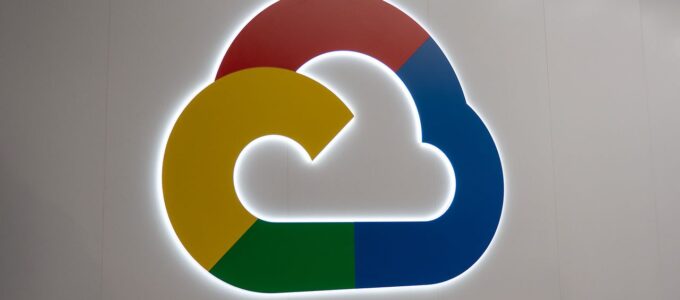 Alphabet překonává očekávání, zvyšuje výdaje a růst cloudu