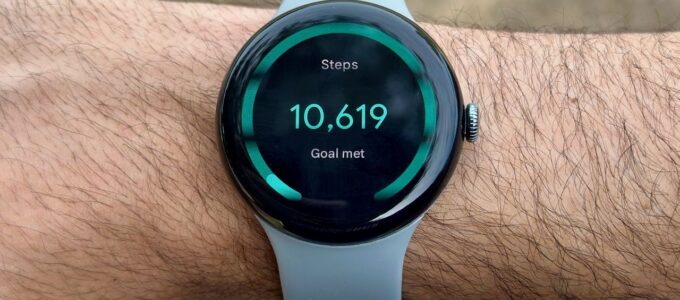 Červencová aktualizace Pixel Watch řeší chybu, ale ne pro všechny