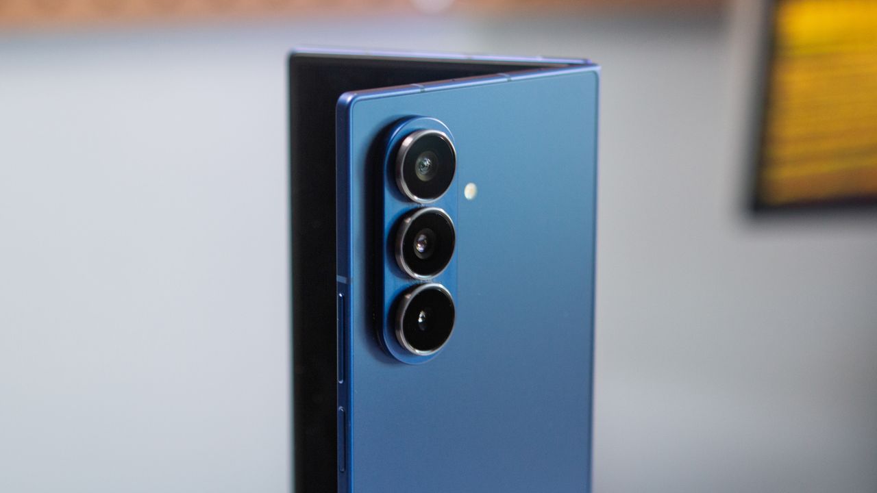 Galaxy Z Fold 7 trhá rekordy předobjednávek v USA