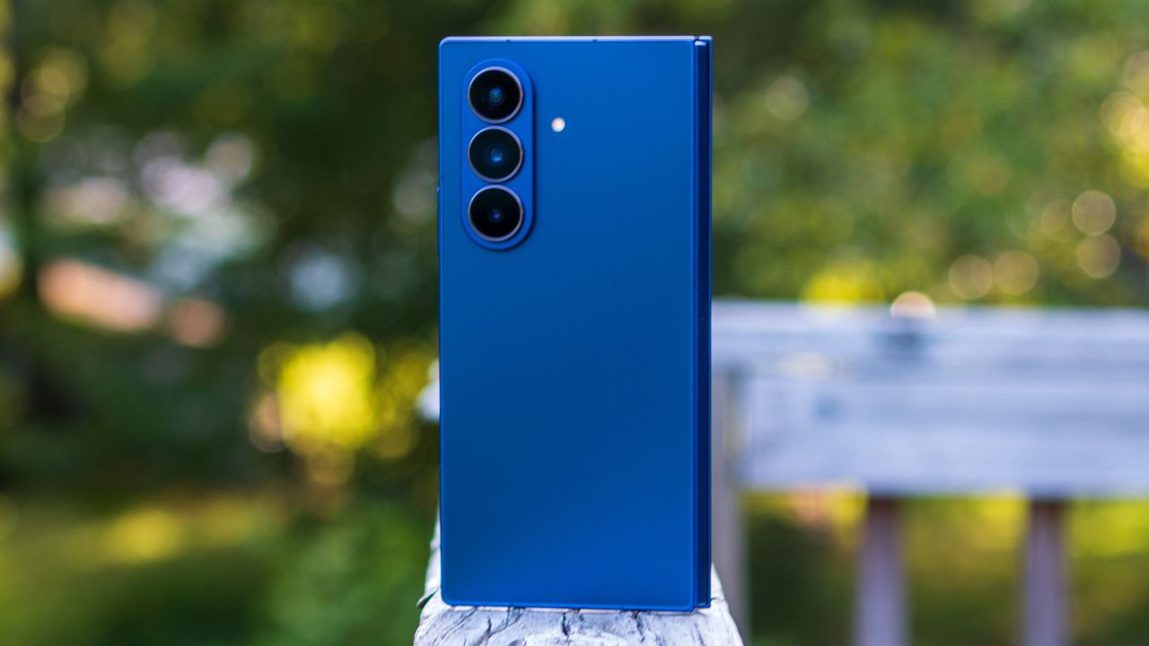 Google Pixel 10 Pro Fold vs. Galaxy Z Fold 7: Kdo má navrch?
