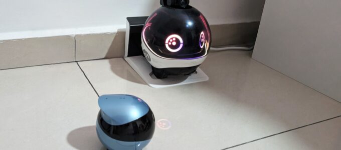 Mazlíčkový robot s emoji očima je na Prime Day v akci