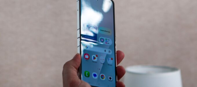 Nejlepší ochrany displeje pro Samsung Galaxy Z Flip 7 FE 2025