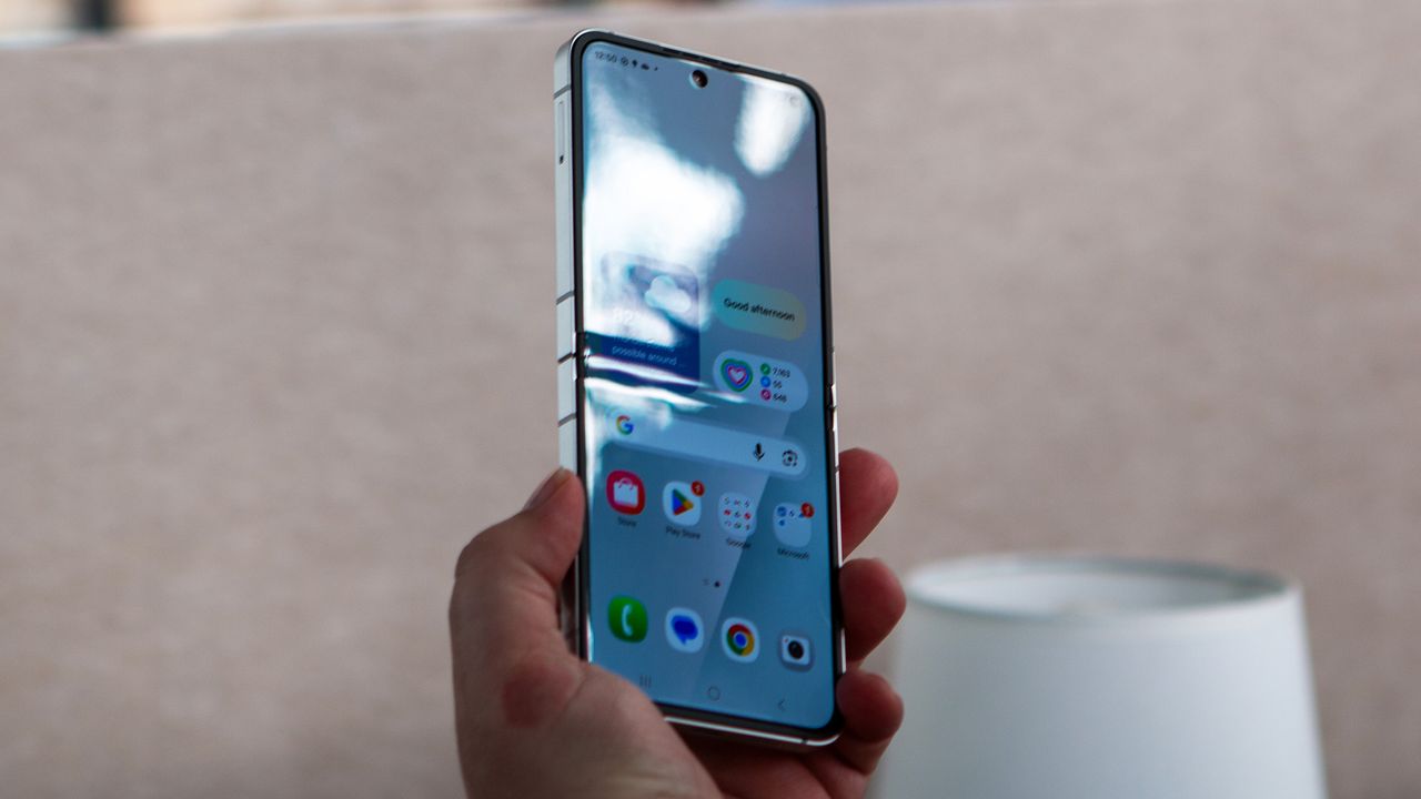 Nejlepší ochrany displeje pro Samsung Galaxy Z Flip 7 FE 2025