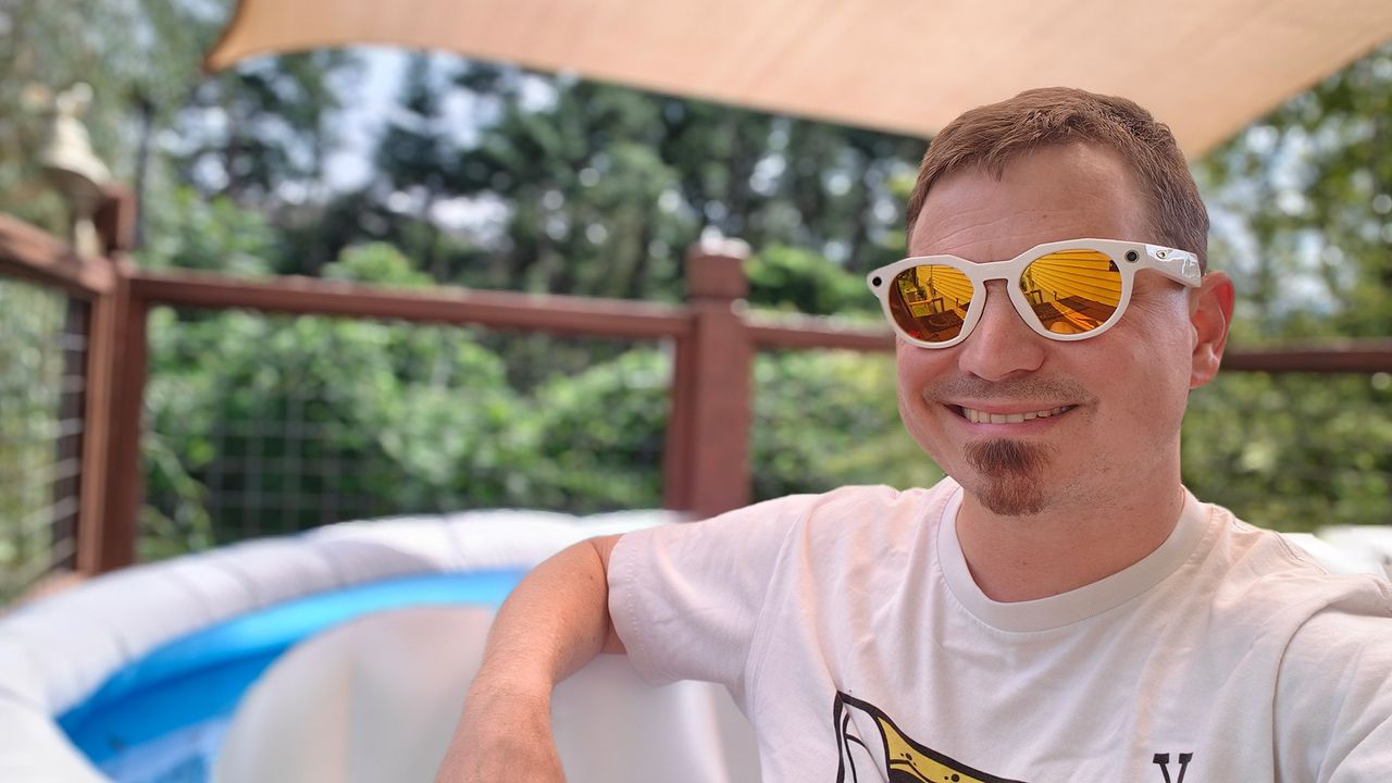 Oakley Meta HSTN vyřešily hlavní problém Ray-Ban Meta brýlí