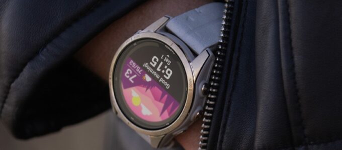 Prémiové hodinky Garmin slevněny o $350 před Prime Day.