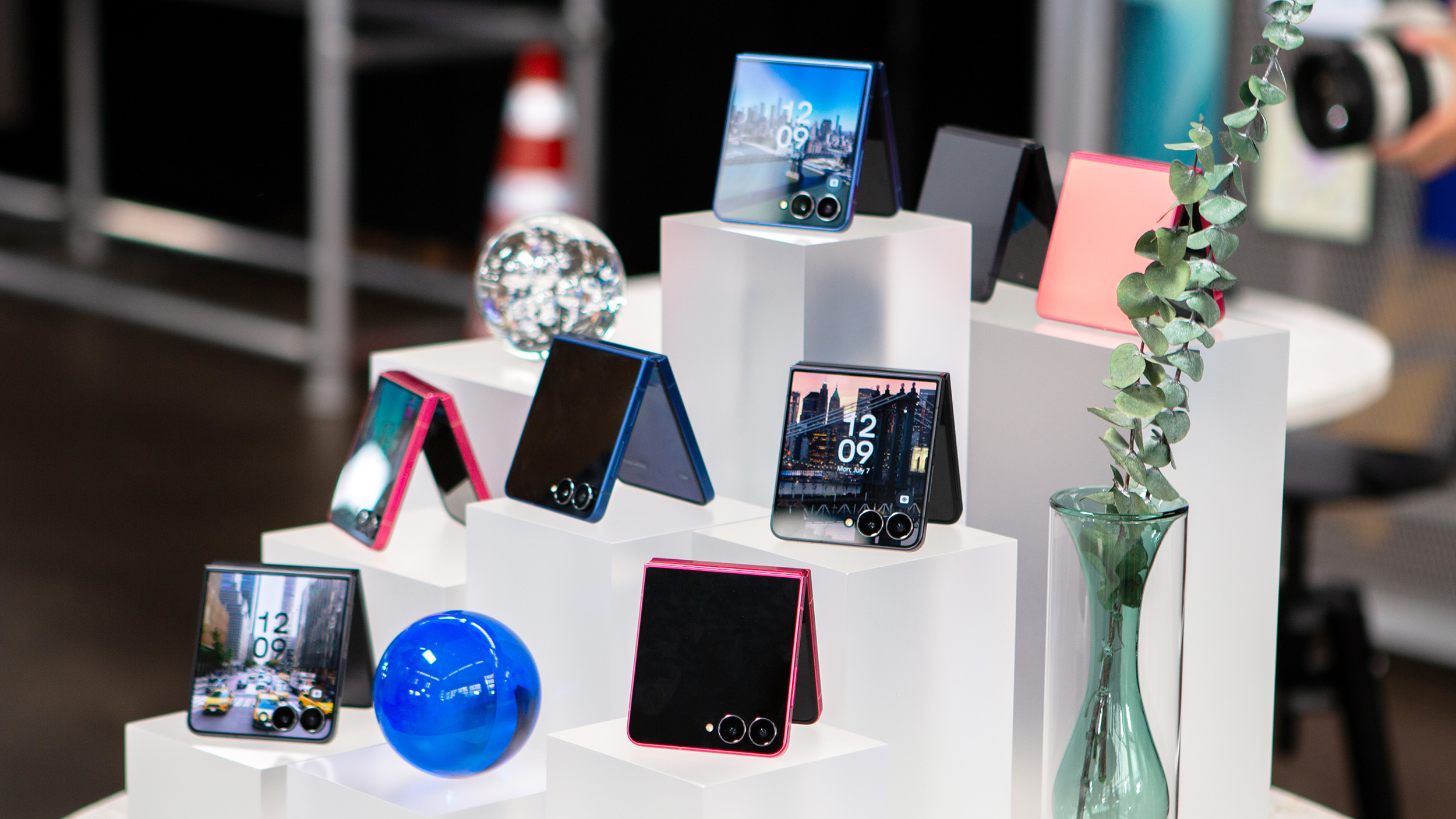Samsung Galaxy Flip 7 a Flip 7 FE: Výkon vs. udržitelnost