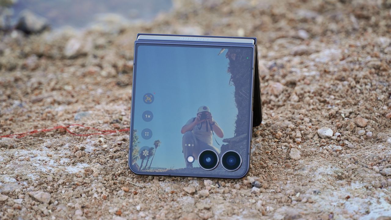 „Samsung Galaxy Z Flip 7: Srovnání fotoaparátů s Flip 6 a S25“