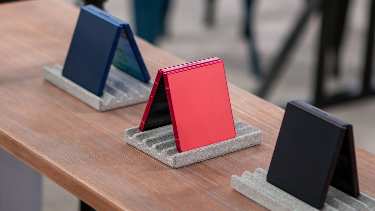 Samsung Galaxy Z Flip 8: Co očekáváme a nové úniky informací