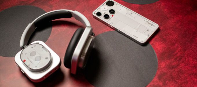 Začal prodej Nothing Phone 3 a Headphone 1 v USA