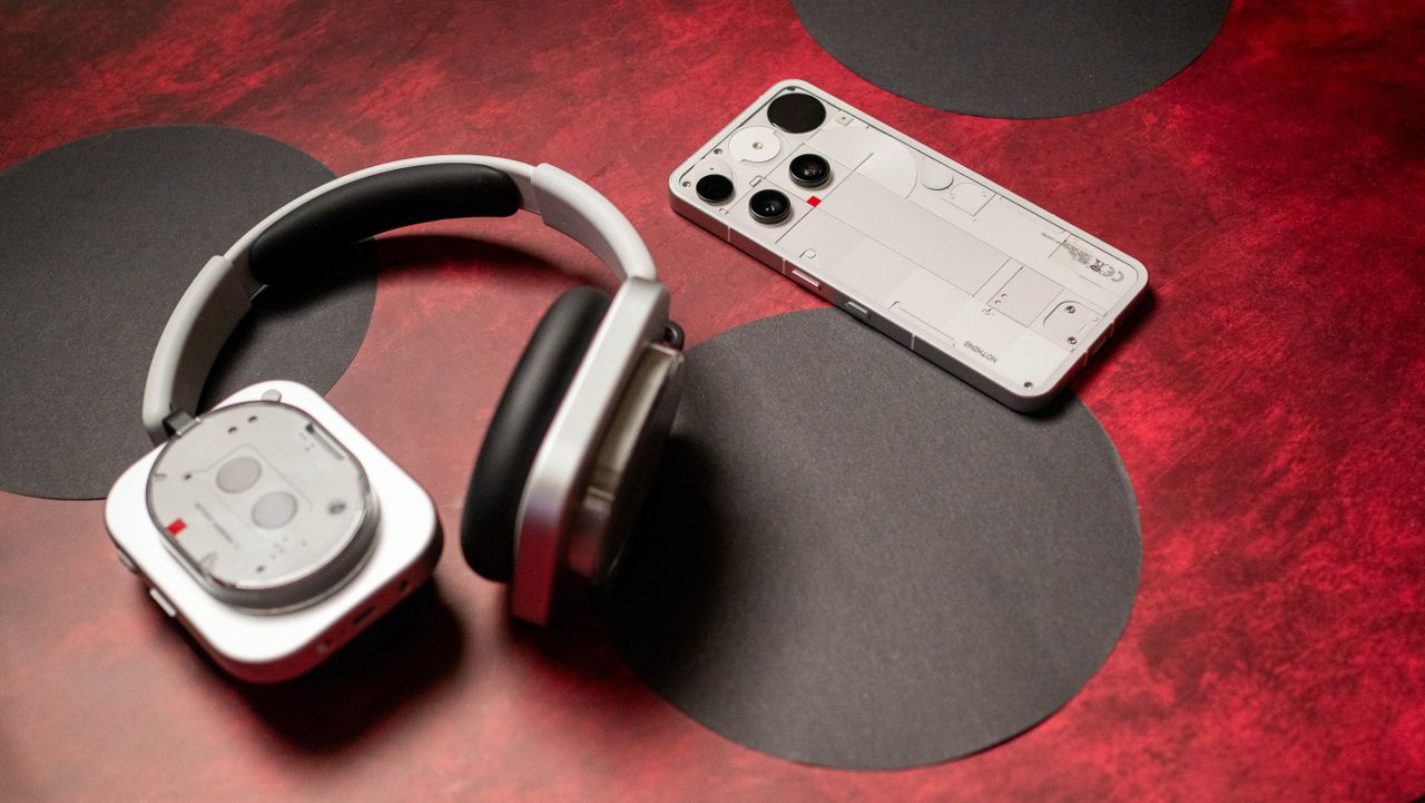 Začal prodej Nothing Phone 3 a Headphone 1 v USA