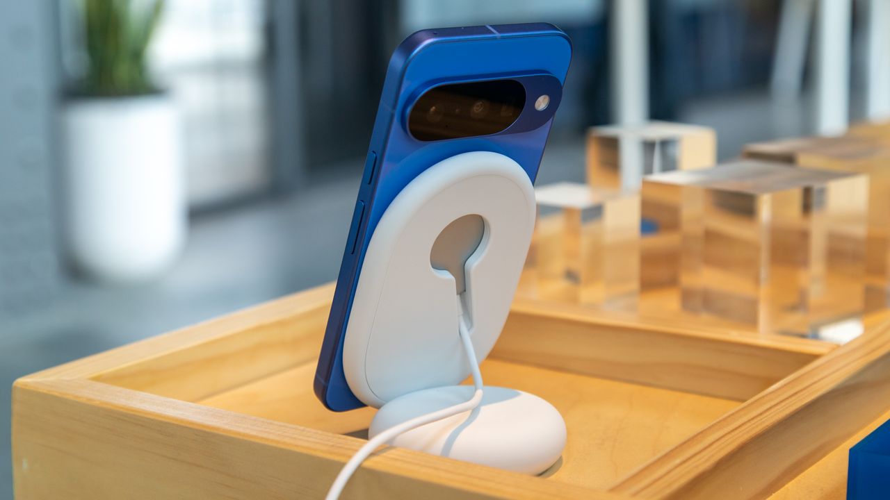 Google Pixel 10: Podporuje Qi2 magnetické nabíjení?