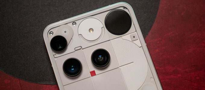 Kontroverze kolem Phone 3: Skandál s ilustračními fotkami