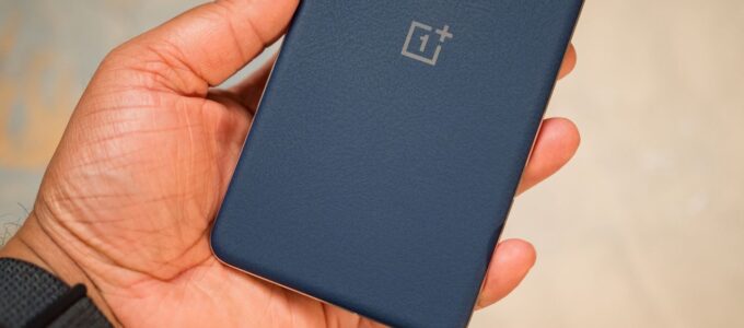 OnePlus 15: Velká baterie a radikální redesign na obzoru