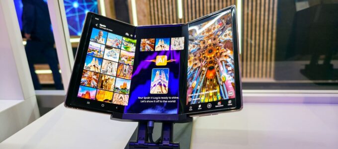 Samsung představí trifold, prodeje Ray-Ban Meta rostou