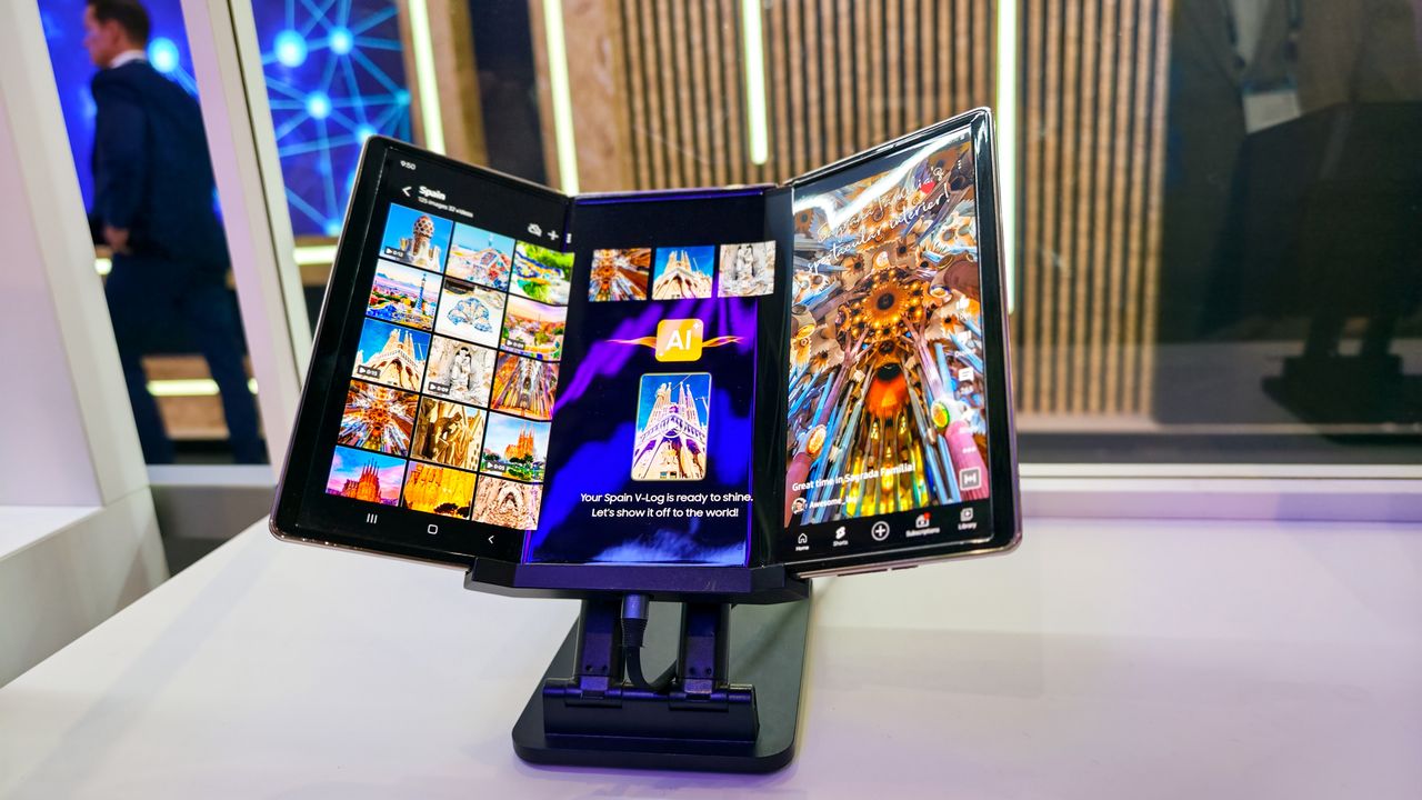 Samsung představí trifold, prodeje Ray-Ban Meta rostou