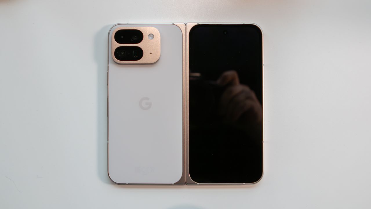 Srovnání vlajkovek: Google Pixel 10 Pro Fold vs. Honor Magic V5