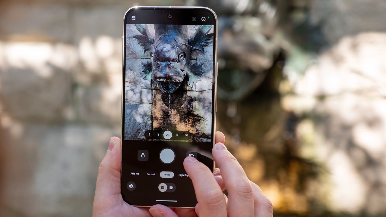 Testovali jsme Pixel 10 Pro na místě svatby Taylor Swift
