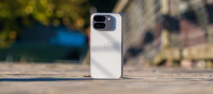 Zpoždění dodávek Pixel 10 Pro Fold a Pixel Watch 4 kvůli problémům