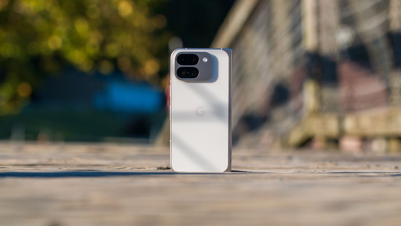 Zpoždění dodávek Pixel 10 Pro Fold a Pixel Watch 4 kvůli problémům