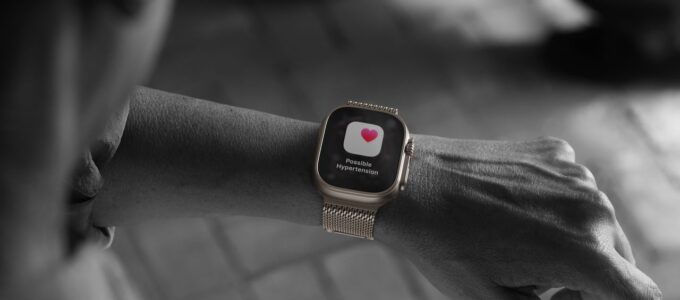 Apple Watch varuje před hypertenzí, konkuruje ostatním hodinkám