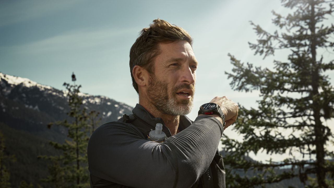 Novinky Garmin Fenix 8 Pro: LTE, SOS a MicroLED technologie