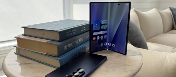 Novinky: Samsung ve skládacích telefonech, Meta brýle a Ear 3