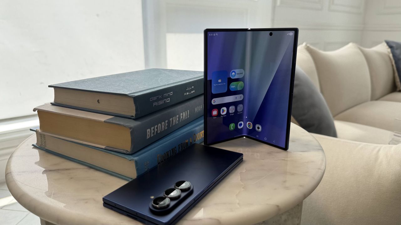 Novinky: Samsung ve skládacích telefonech, Meta brýle a Ear 3