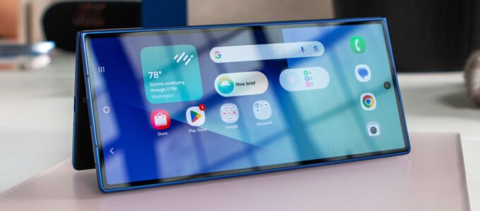 Samsung Galaxy TriFold: tablet a PC v jednom podle uniklých animací