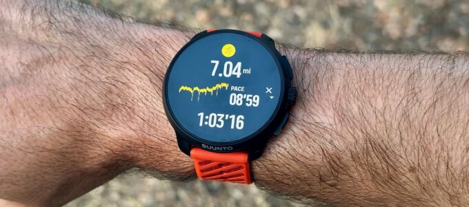Suunto Race 2: Silný soupeř Garminu pro zapálené běžce