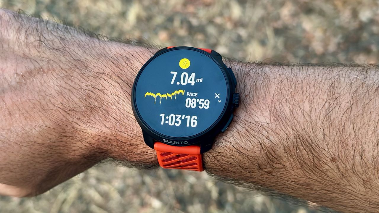 Suunto Race 2: Silný soupeř Garminu pro zapálené běžce