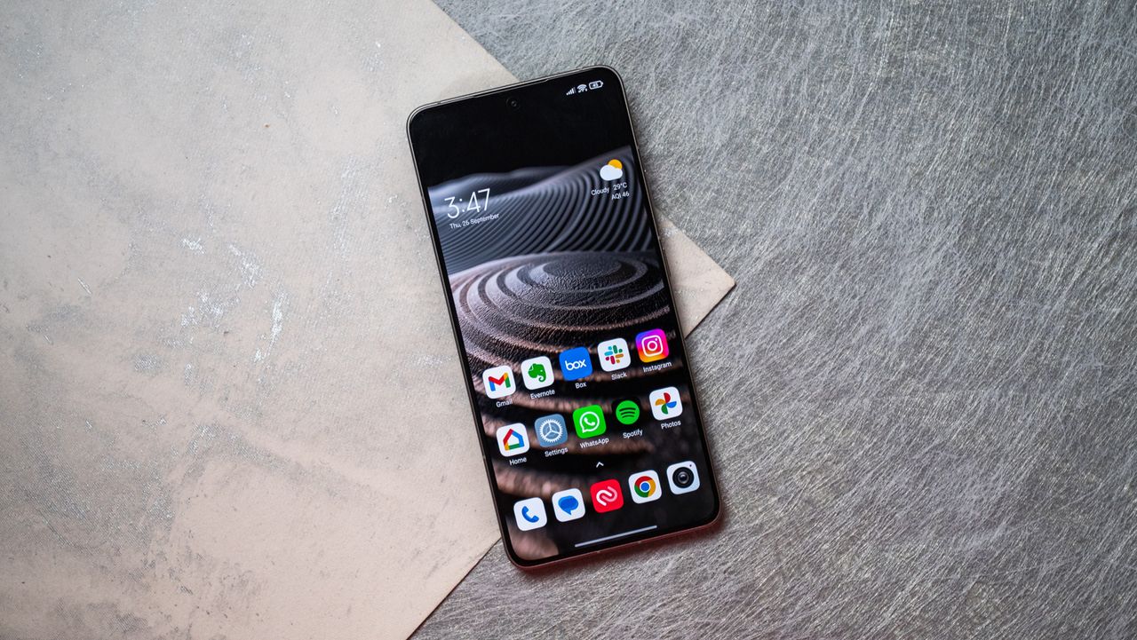 Uniklý render Xiaomi 17 'Pro' láká velkým vnějším displejem