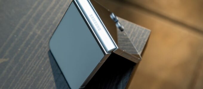 Získejte Galaxy Z Flip 6 slevou 600 $ místo Flip 7