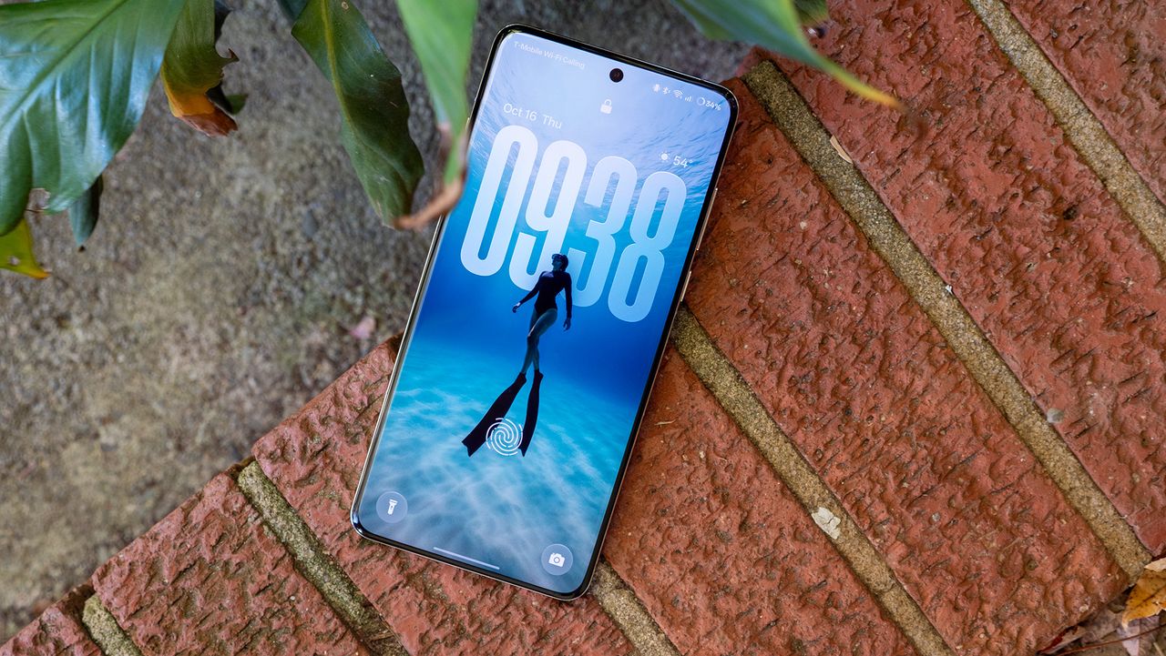 Novinky: OxygenOS 16 pro OnePlus, Pixel 10 Pro Fold exploduje