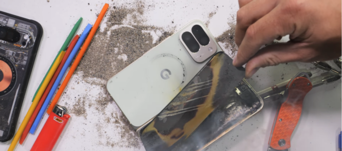 Pixel 10 Pro Fold exploduje při testu odolnosti JRE