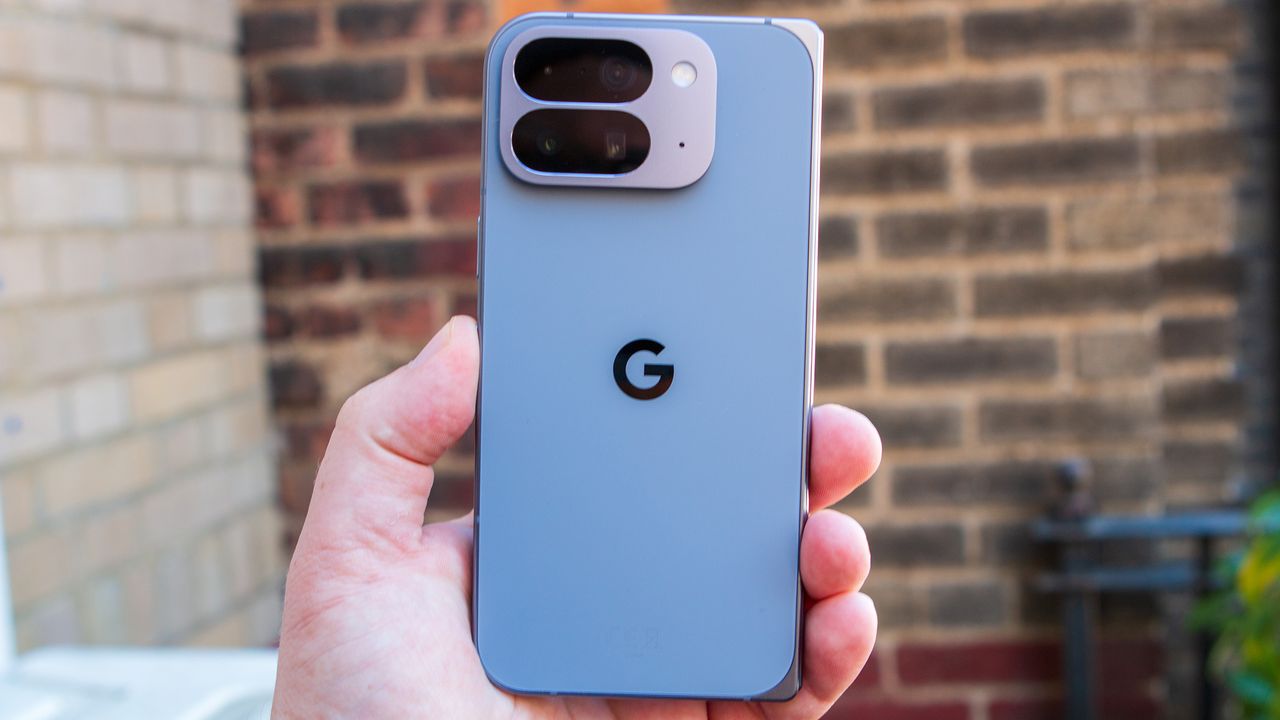 Pixel 10 Pro Fold trápí podivná chyba s baterií